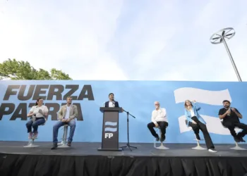 Kicillof dijo que el gobierno de Milei es una “estafa” de Tik-Tok y apuntó contra Caputo: “Se timbea el país”