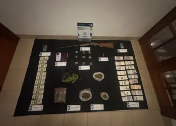 Madre e hijo detenidos por comercio de estupefacientes