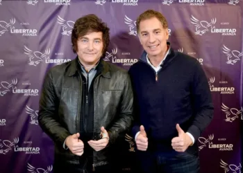 Santilli se convierte en andinista, Kicillof apela a la prudencia táctica