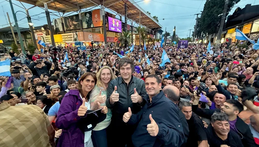 Cierre de campaña: LLA ajusta detalles, sin confirmar la presencia de Javier Milei el miércoles en Ezeiza