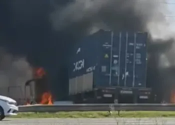 Tres muertos en accidente que involucró a dos camiones y dos autos en Campana