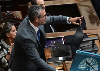 Diputados aprobó un proyecto que restringe el uso de los DNU pero hubo cambios y ahora deberá volver al Senado