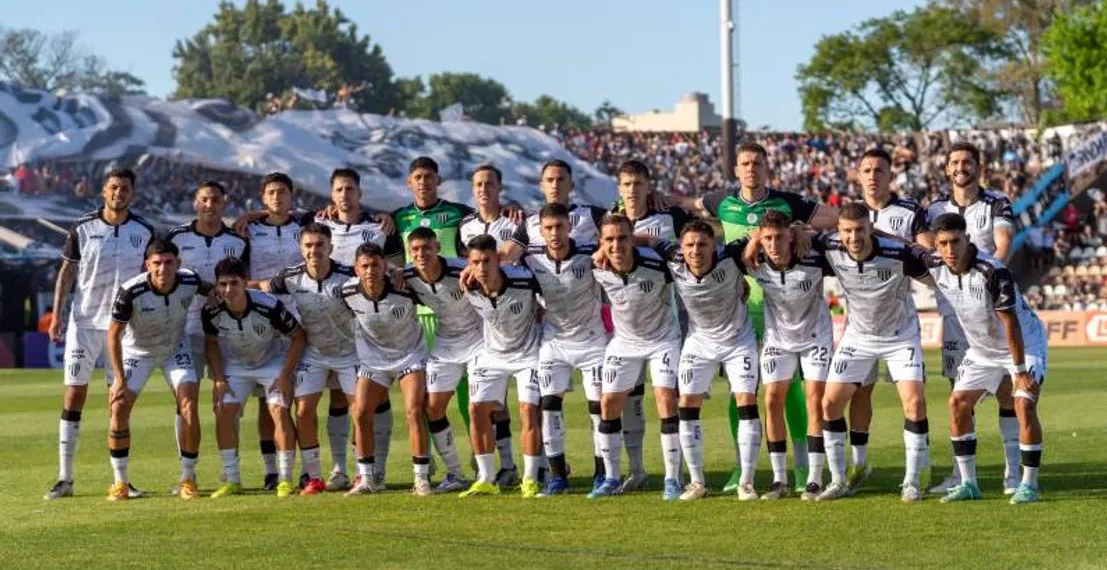 Gimnasia de Mendoza apuesta a Primera: estadio renovado y clásico histórico en 2026