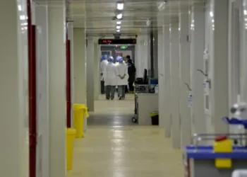 El Gobierno aumentó los fondos para hospitales nacionales y personal de salud