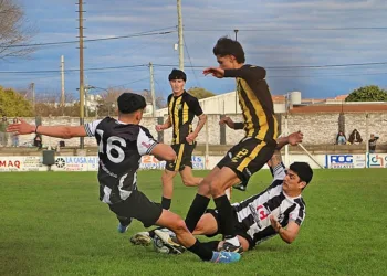 Mariano Moreno defiende la punta del Clausura