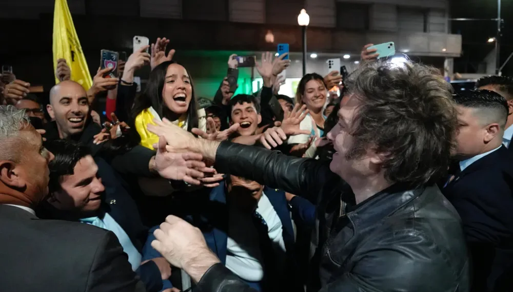 Milei descartó convocar a Kicillof a dialogar y congela los cambios de Gabinete