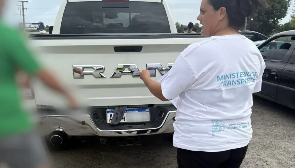 «Sin patentes»: aseguran que se normalizó la entrega de chapas y advierten con fuertes multas