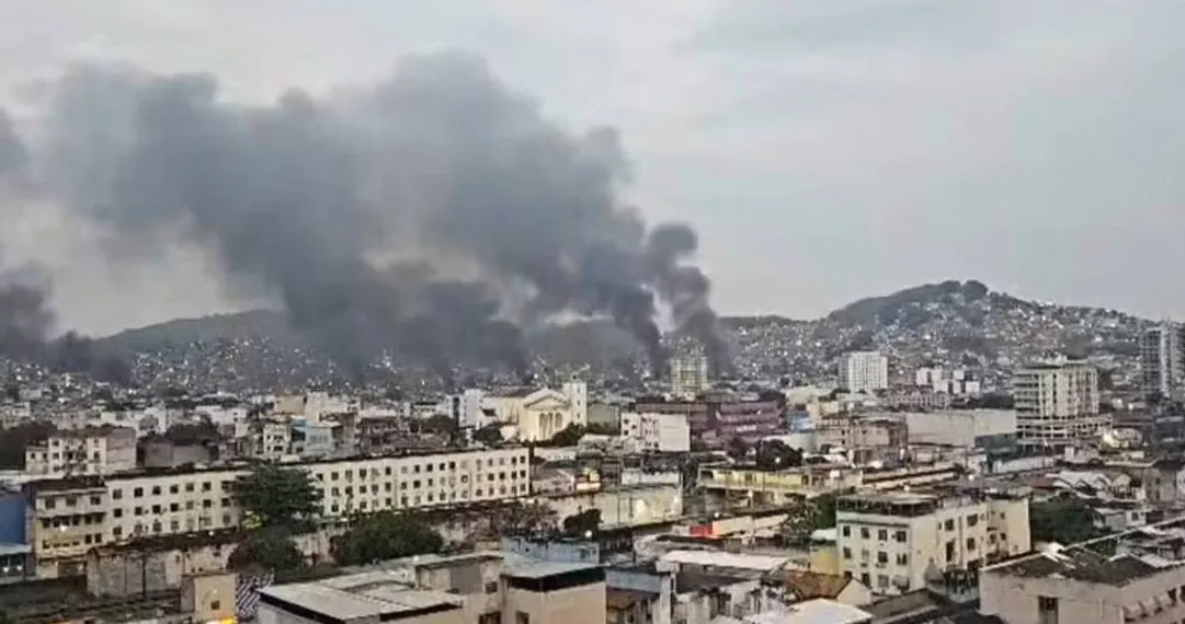 Suspenden clases en Río tras masivo operativo policial contra el grupo criminal Comando Vermehlo