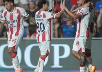 Unión goleó a Defensa y Justicia por 3-0 y volvió a acercarse a la punta de la zona A del Torneo Clausura 2025