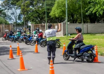 Última clínica sobre conducción segura y entrega de cascos