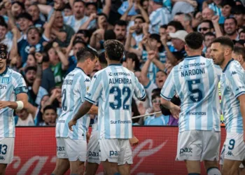 Racing le ganó a River por 3 a 2 y clasificó a los cuartos de final
