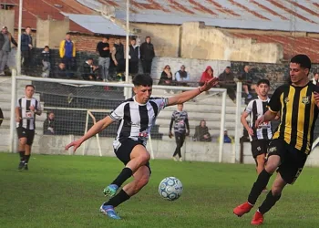 Fútbol local: el inicio de la última fecha fue suspendido por la lluvia