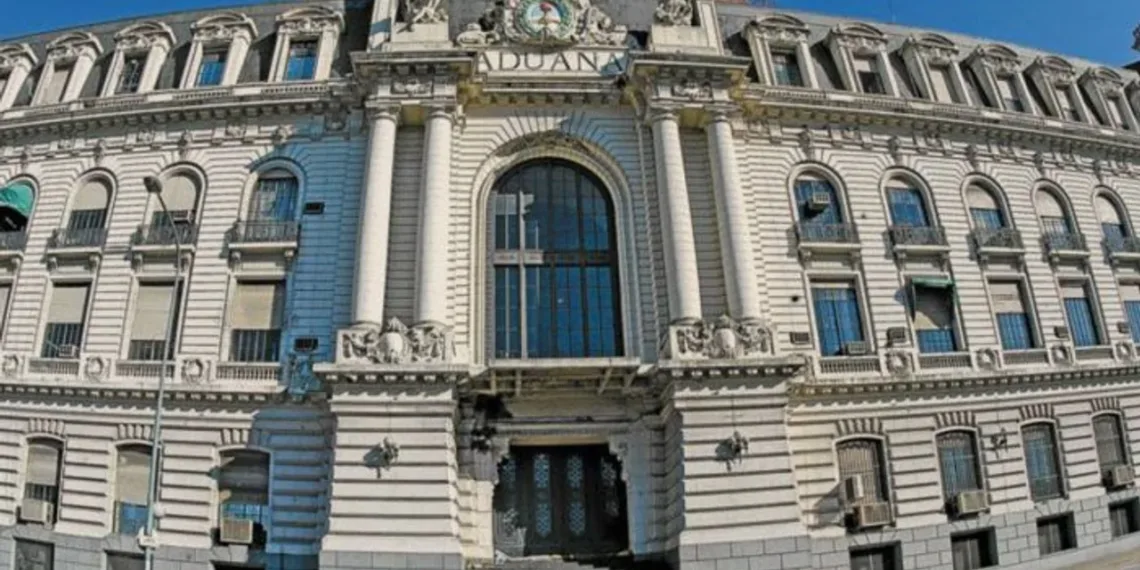 El Gobierno simplifica trámites aduaneros para reducir «las oportunidades de corrupción”