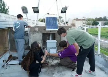 Una escuela tiene el primer parque minieólico escolar del mundo