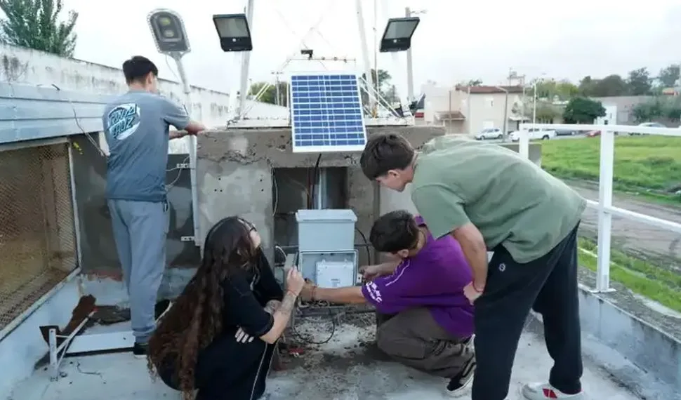 Una escuela tiene el primer parque minieólico escolar del mundo