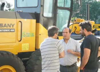 Trenque Lauquen: compra de una motoniveladora, un tractor y dos camiones 0 km