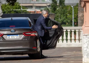 Luis Caputo recibe a Jorge Macri este martes