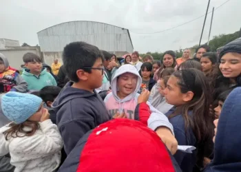 Catalina, la nena herida en la explosión escolar de Pergamino, regresó a su pueblo