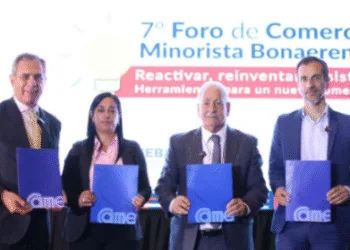 Petrecca firmó un convenio para la conversión de calle Rivadavia en un Centro Comercial Abierto