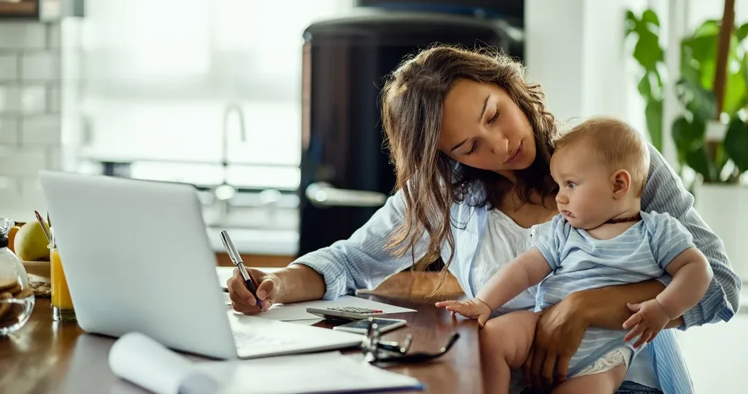 La Justicia falló y definió si las empresas pueden obligar presencialidad a los padres que hacen teletrabajo