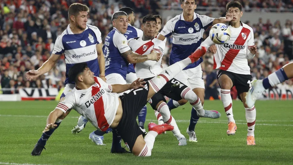 River cayó ante Gimnasia y perdió una chance clave en el Monumental