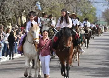 De la sierra al mar: tradición, empanadas, cerveza, vermut, pesca y maratones