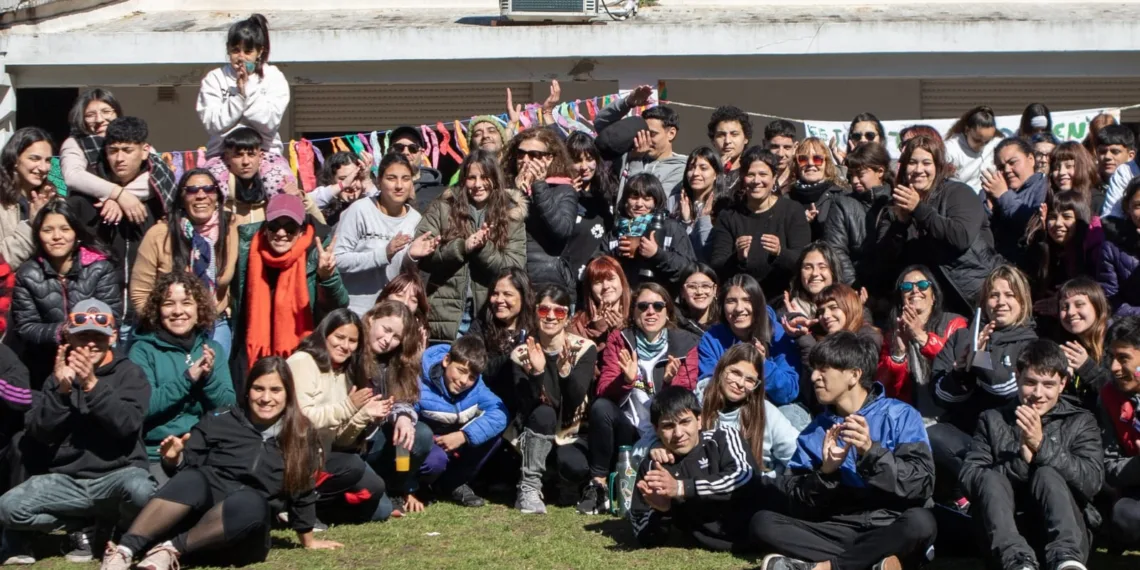 Hacer, sentir, compartir y pensar la democracia:  resultados del encuentro regional de la Juventud