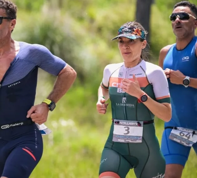 Alejandra Brandone: la historia de la ajedrecista que conquistó el triatlón