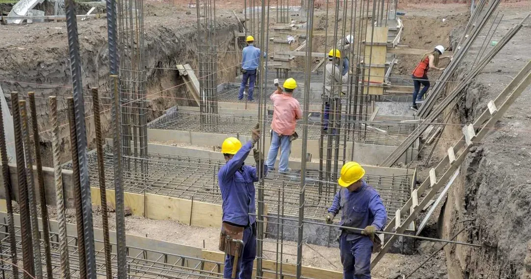 Mientras la construcción continúa en alza, el sector de la industria sigue sin repuntar