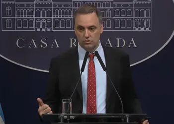 Nación endurece su negativa a autorizar deuda a Axel Kicillof