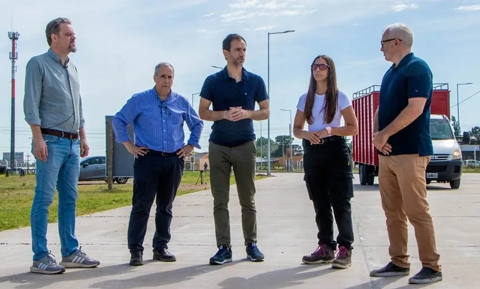 Petrecca recorrió la Z.A.L. y visitó una empresa que funciona en el lugar