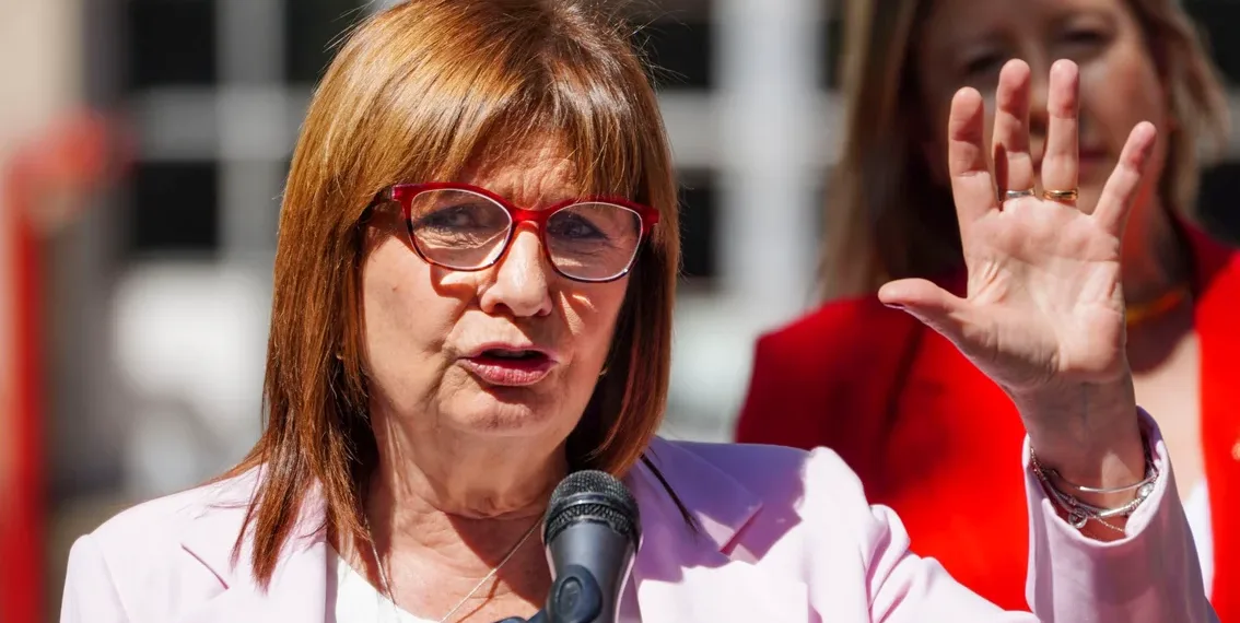 Patricia Bullrich: “Los delegados van a tener un límite de diez horas mensuales pagas; el resto, a laburar”