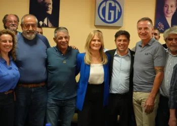 La CGT sumó a Kicillof a los encuentro contra la reforma laboral y le hizo un guiño por el 2027