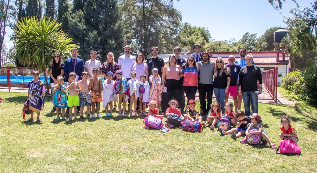 Firma de convenio con instituciones deportivas por las Escuelas de Verano