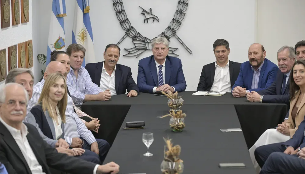 Kicillof, entre la federalización por mano ajena y los mil focos de la pelea sin fin con el camporismo