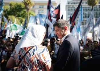 Kicillof participó de la ronda de las Madres de Plaza de Mayo en homenaje a Hebe de Bonafini