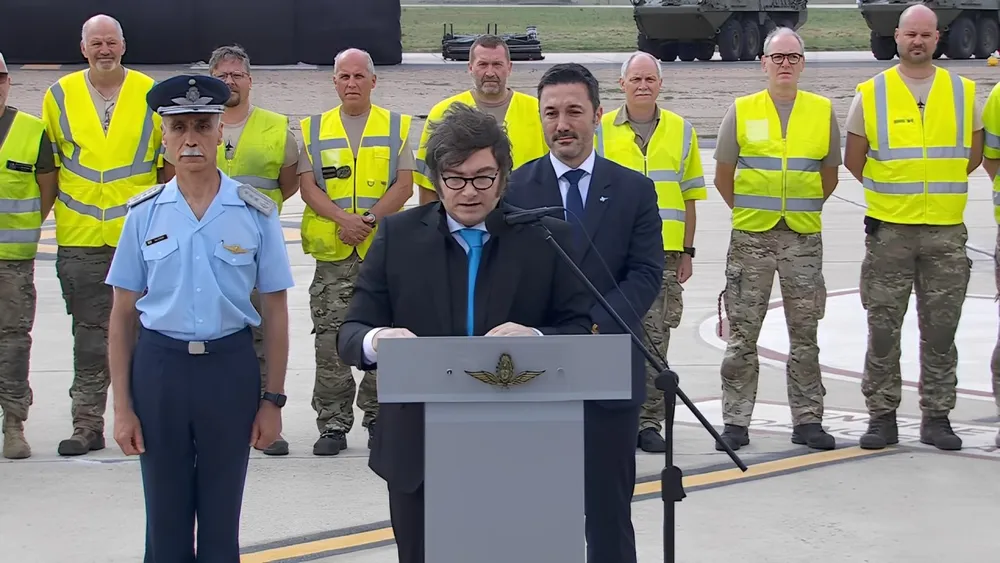 Llegaron los F-16, «un símbolo de la Argentina que estamos construyendo», según Milei