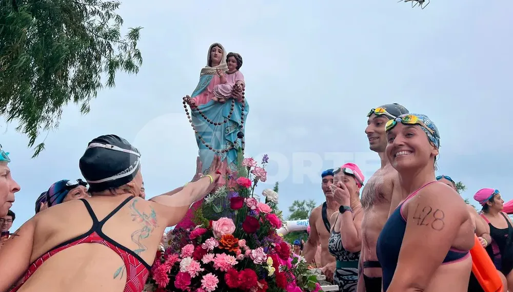 San Nicolás: la octava Procesión a Nado reunió a 450 participantes