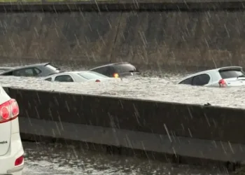 Fuerte temporal sorprendió a CABA y al Gran Buenos Aires: lluvias, vientos y autos bajo el agua