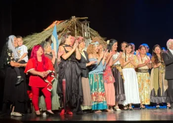 Vecinos a Escena presentó su obra anual con enorme respuesta del público