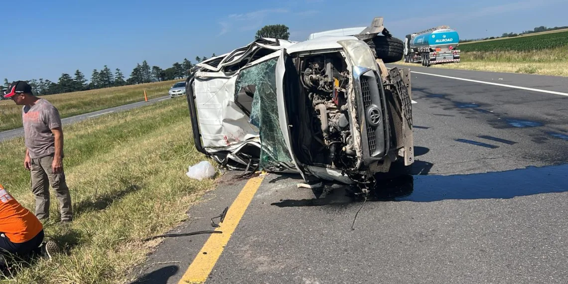 Volcó una Toyota Hilux con cuatro personas a bordo en la RN 7