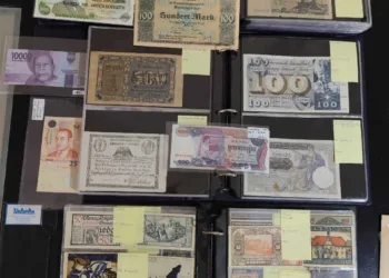 La pasión por coleccionar billetes y monedas de la historia
