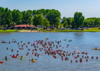 El Cruce Mediano convocó a más de 200 nadadores en el PNLG