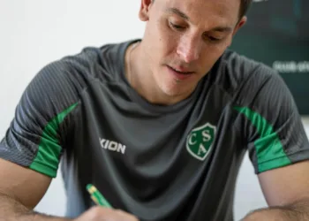 Sarmiento sigue de compras: anunció las llegadas de Churín y Zabala