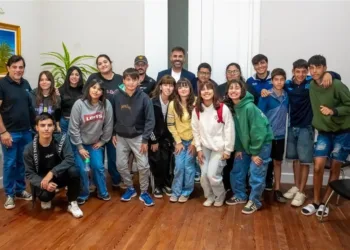 Jóvenes de “Envión” visitaron el histórico edificio Municipal