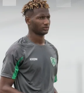 El colombiano Jhon Rentería podría dejar Sarmiento