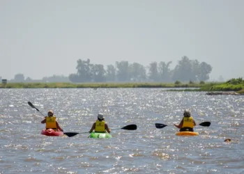 Gran convocatoria en la Laguna de Gómez con el acuatlón y el triatlón