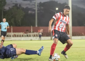 Villa y Rivadavia (L) definen mañana el pasaje a semifinales del Regional Amateur