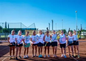 Se desarrolla con éxito el primer torneo de tenis por equipo del año