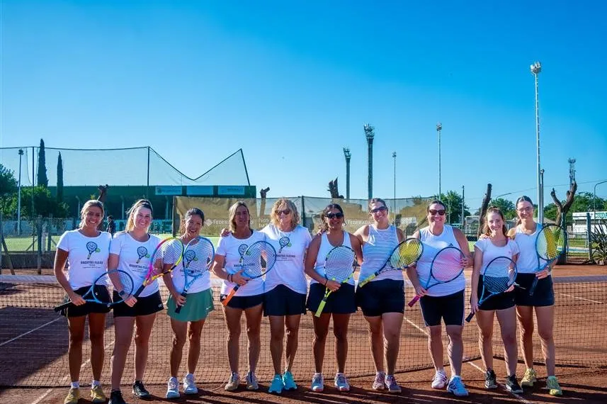 Se desarrolla con éxito el primer torneo de tenis por equipo del año